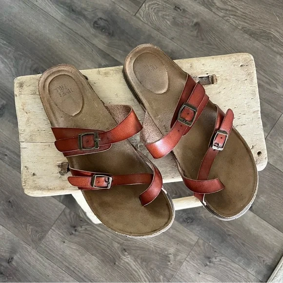 Sold xlist Footbed Sandals Brown Time and Tru Asymmetric Strap - Picture 2 of 6